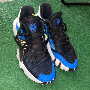 Donavan Mitchel Adidas issue 1